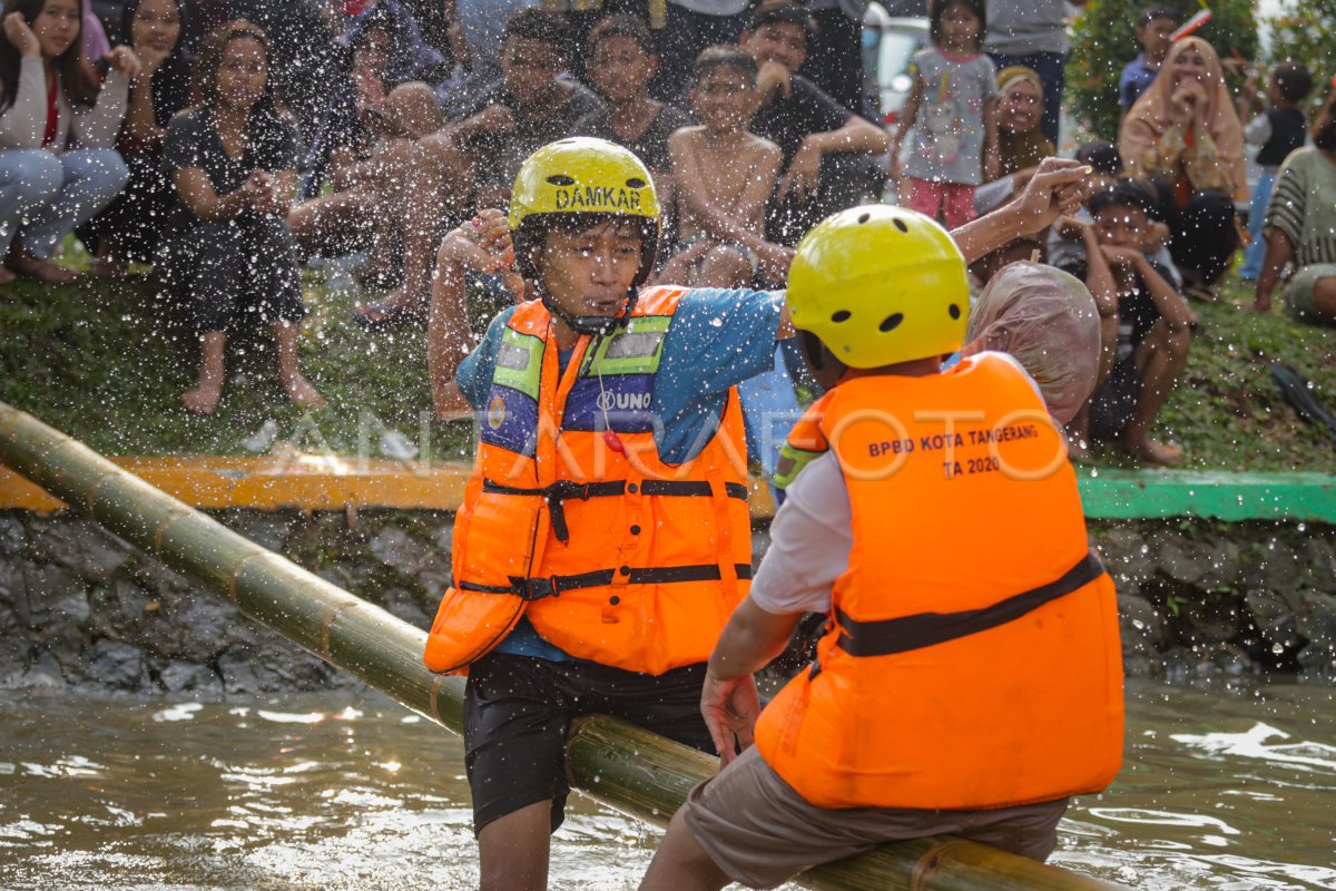 LOMBA PUKUL BANTAL SAMBUT HUT KE 77 RI | ANTARA Foto