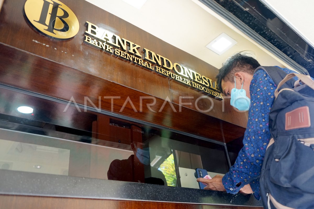 PENUKARAN UANG RUPIAH KERTAS TAHUN EMISI 2022 | ANTARA Foto