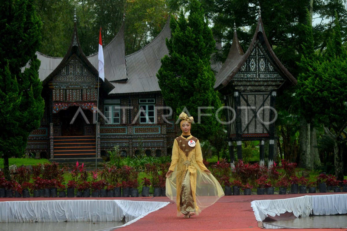 Fesyen Show Songket Pandai Sikek Antara Foto