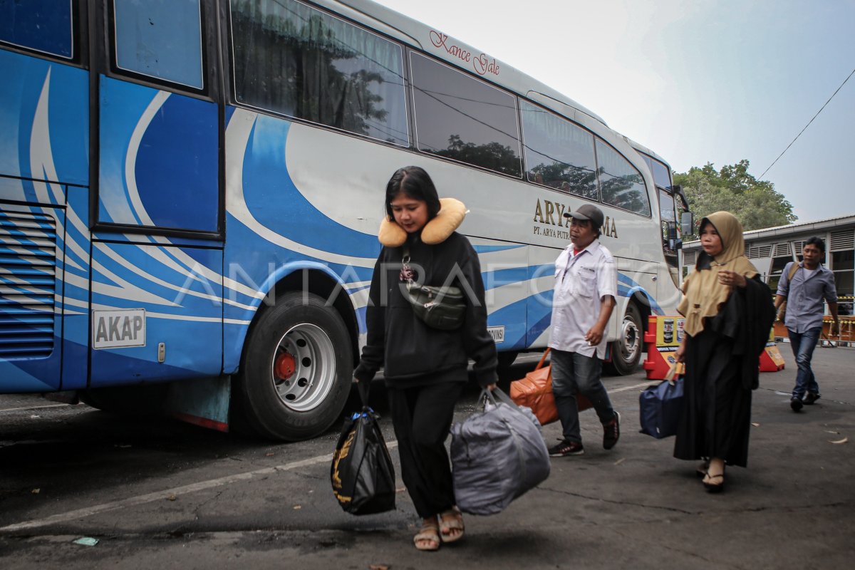 KENAIKAN TARIF DASAR BUS AKAP KELAS EKONOMI | ANTARA Foto