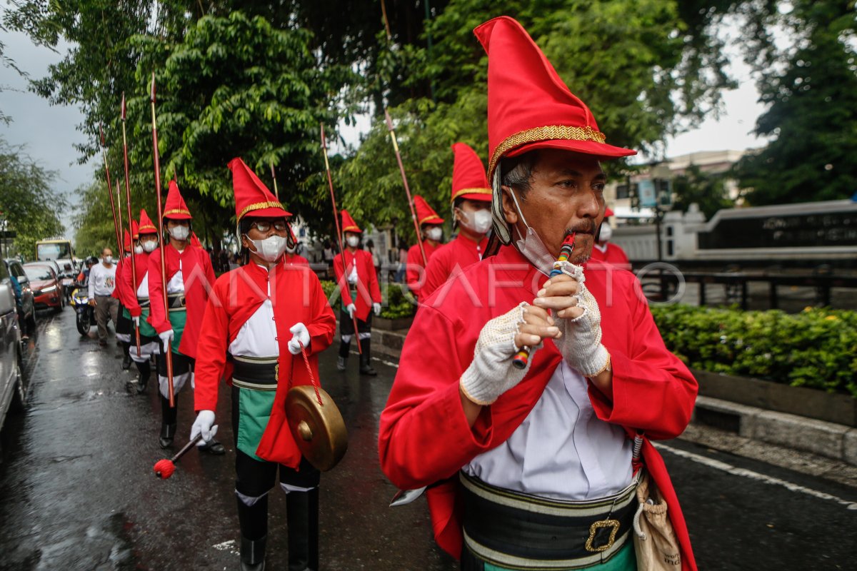 Pergantian Prajurit Jaga Kraton Yogyakarta Antara Foto