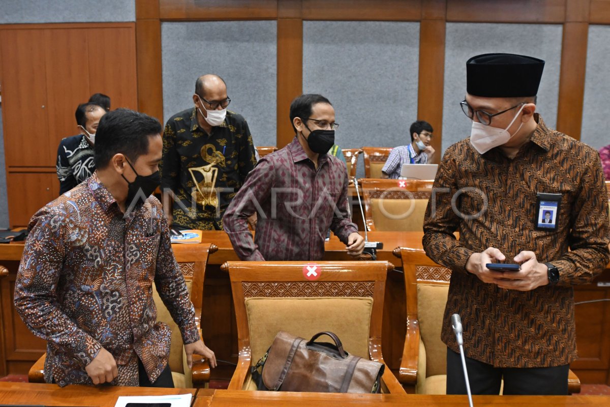 RAKER DPR DAN KEMENDIKBUDRISTEK | ANTARA Foto