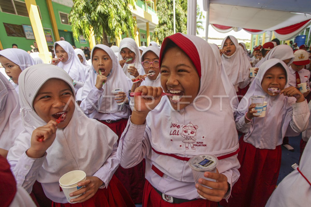 SIKAT GIGI BERSAMA SISWA SD DI BATAM | ANTARA Foto