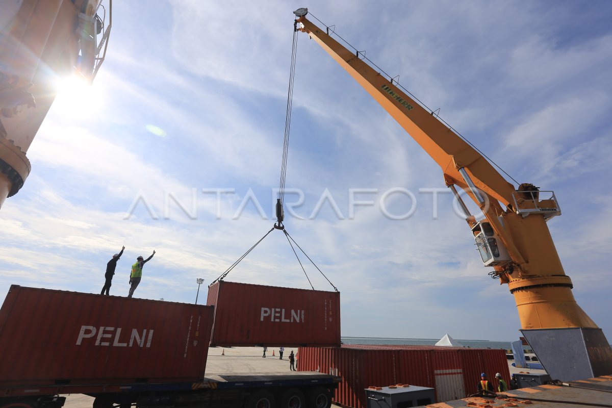 ANGKUTAN PERDANA TOL LAUT PELNI DI PATIMBAN | ANTARA Foto