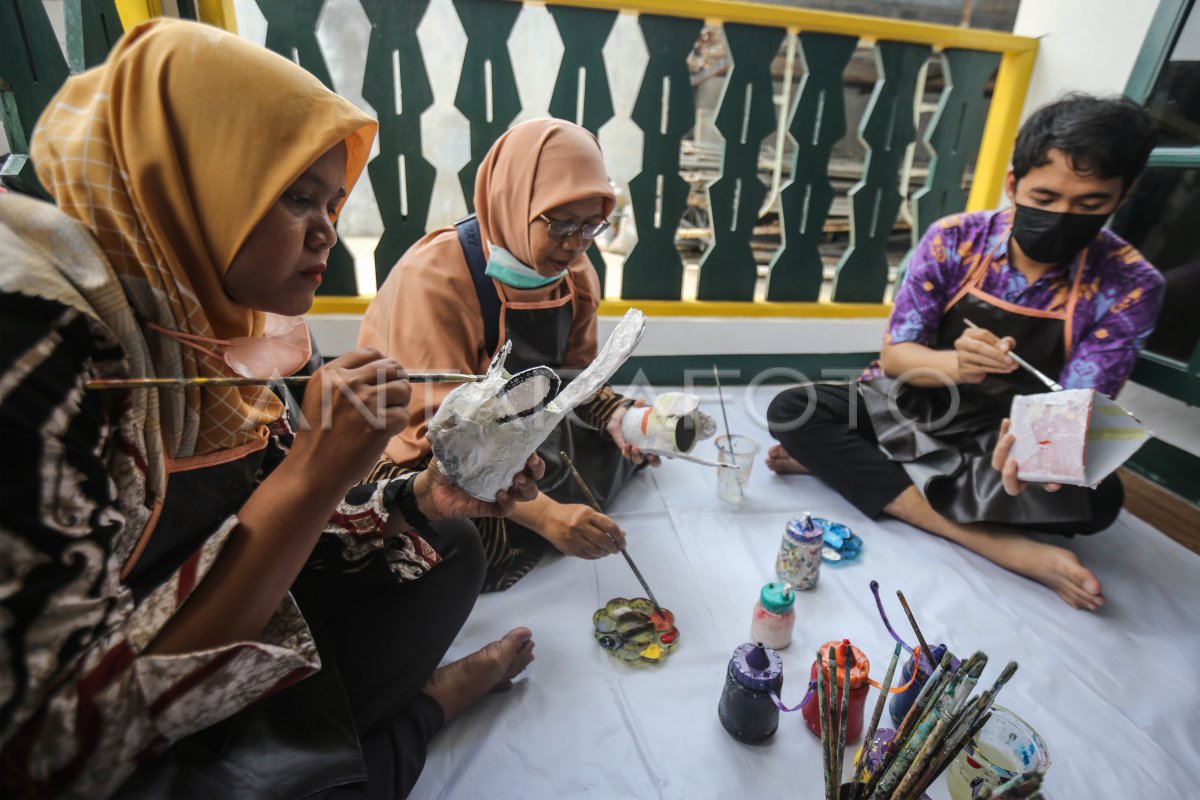 Pelatihan Kerajinan Daur Ulang Limbah Antara Foto