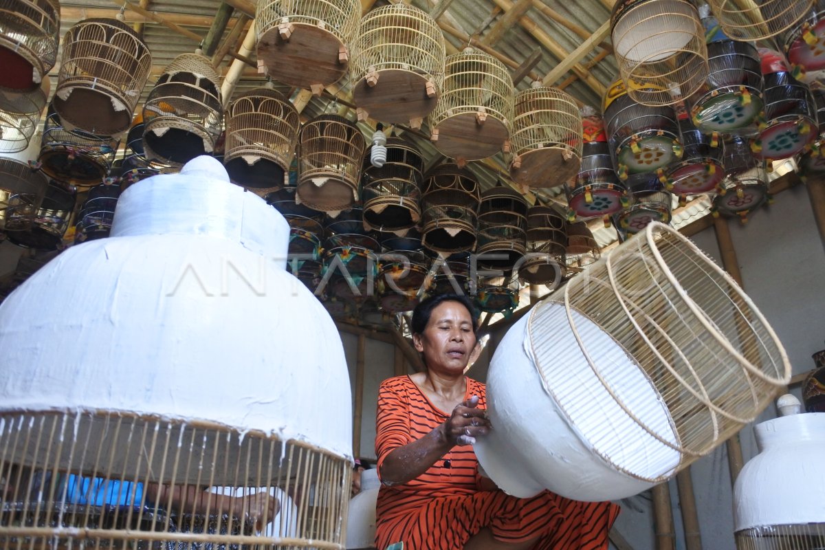 KERAJINAN SANGKAR BURUNG DI JEMBER