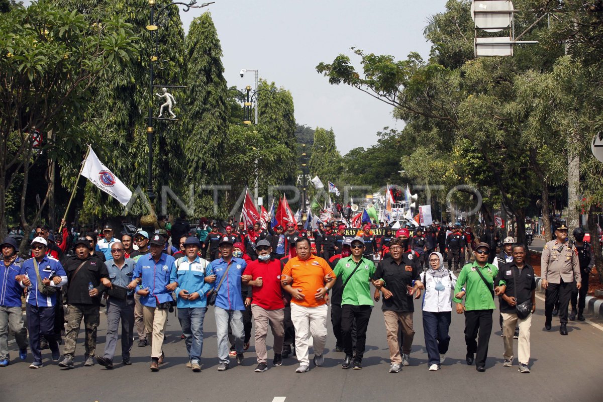 UNJUK RASA BURUH DI BOGOR | ANTARA Foto