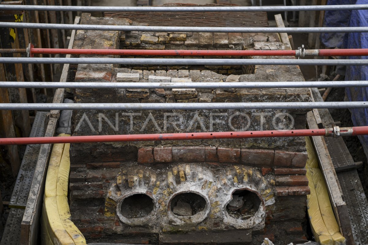 PENEMUAN CAGAR BUDAYA DI PROYEK PEMBANGUNAN MRT FASE 2 | ANTARA Foto