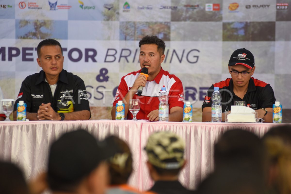 PEMBUKAAN ASIA PACIFIC RALLY CHAMPIONSHIP DI DANAU TOBA | ANTARA Foto