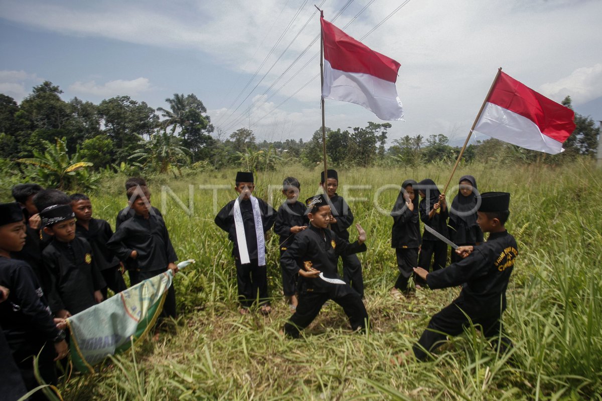 PELESTARIAN BUDAYA PENCAK SILAT CIMANDE | ANTARA Foto