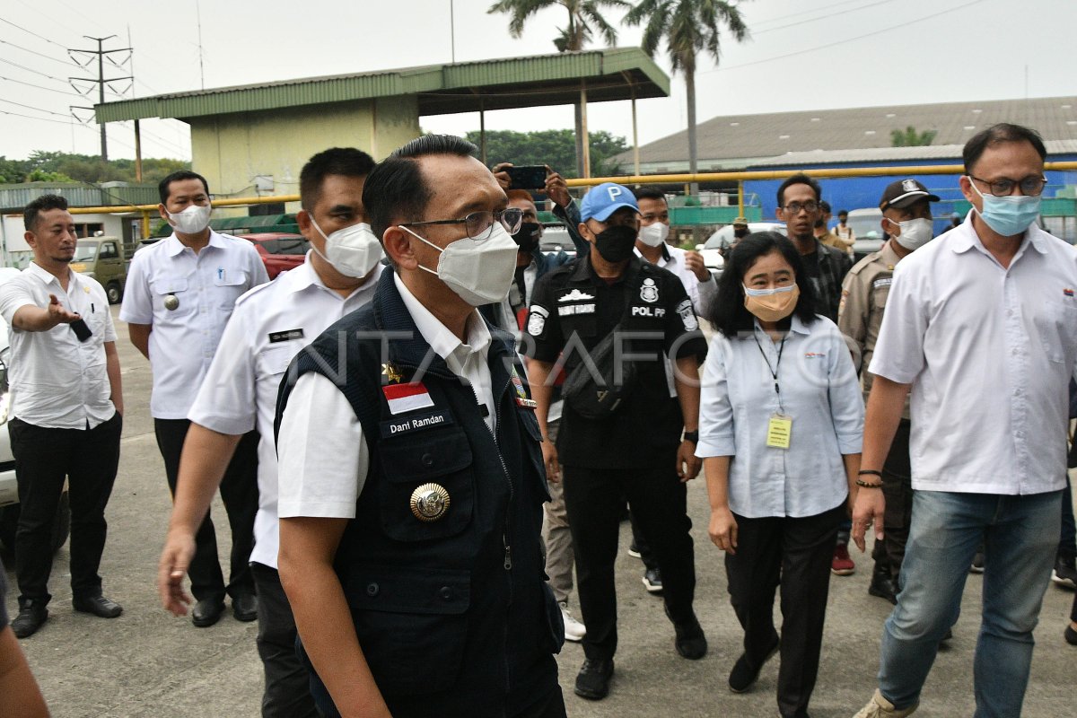 PABRIK DI CIKARANG MELANGGAR ATURAN LIMBAH 3 | ANTARA Foto