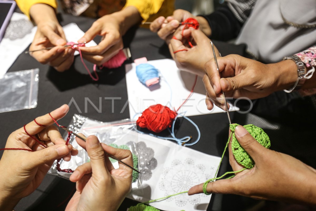 Merajut Peluang: Membangun Bisnis Kerajinan Tangan Souvenir Dan Hampers Yang Menguntungkan