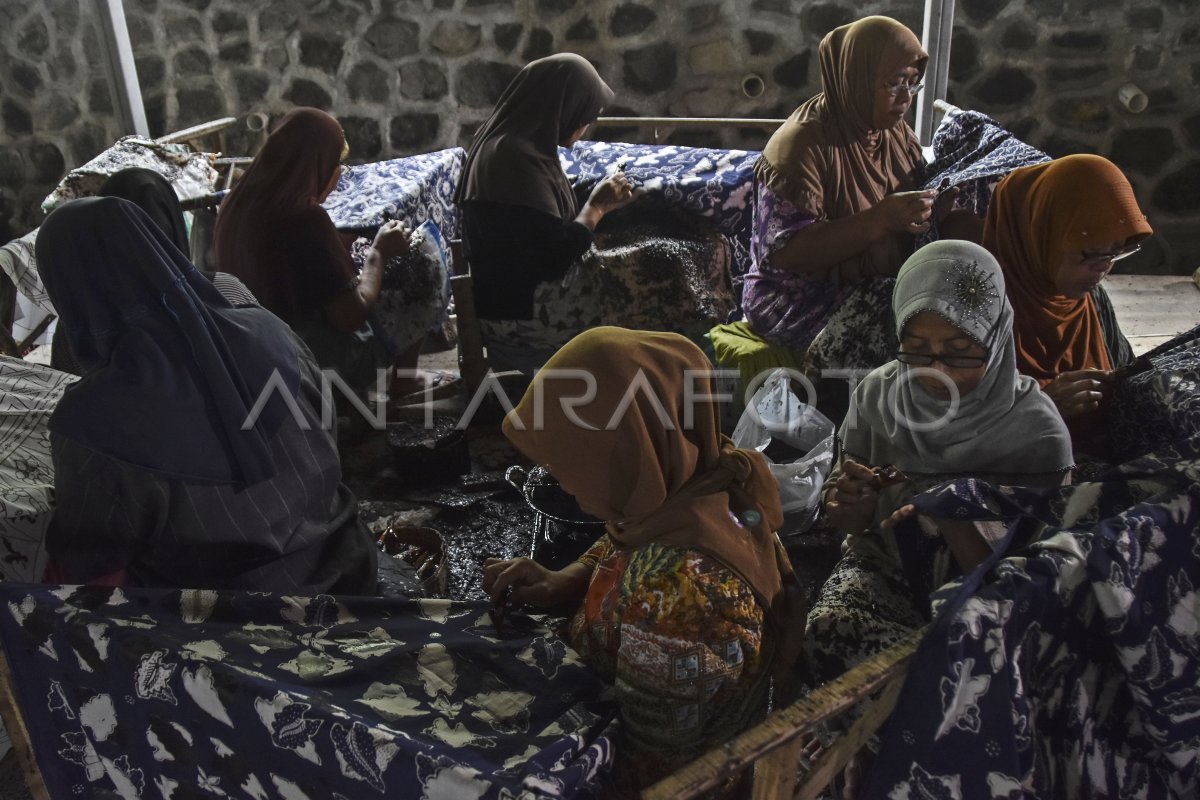 Produksi Batik Tulis Sukapura Antara Foto