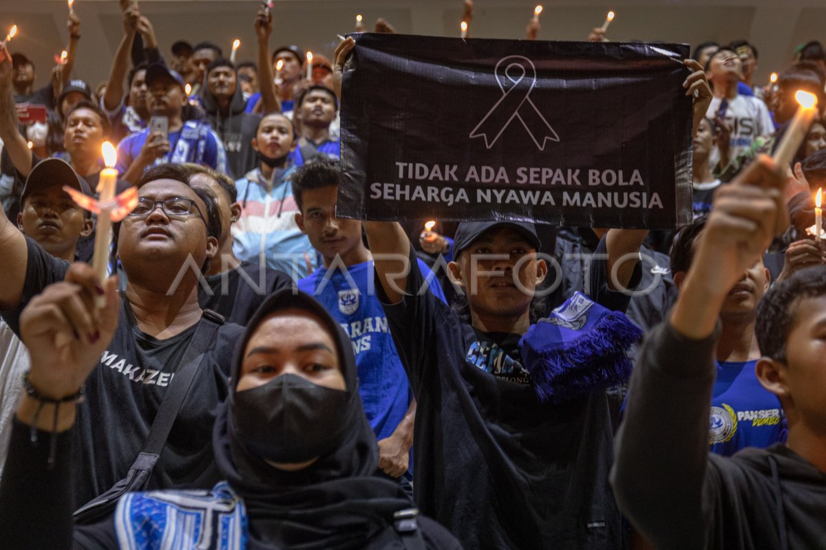 Aksi Solidaritas Tragedi Stadion Kanjuruhan Antara Foto