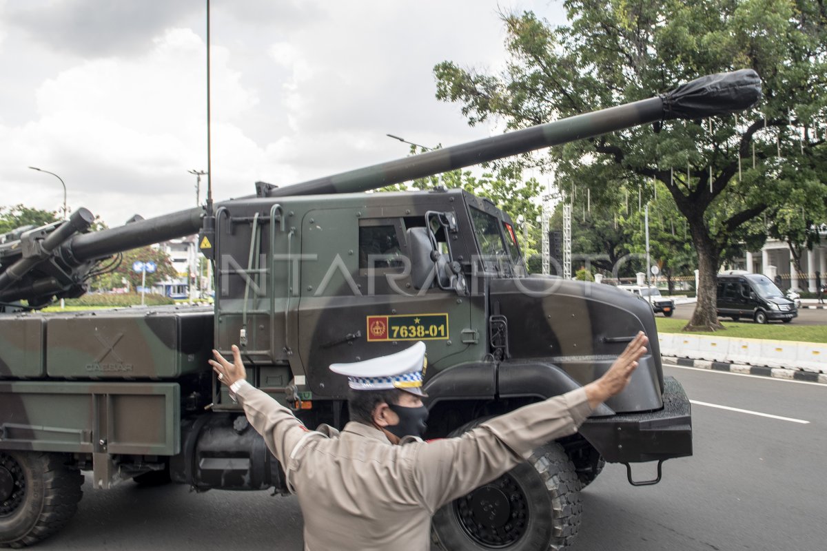 JELANG HUT TNI DI ISTANA MERDEKA | ANTARA Foto