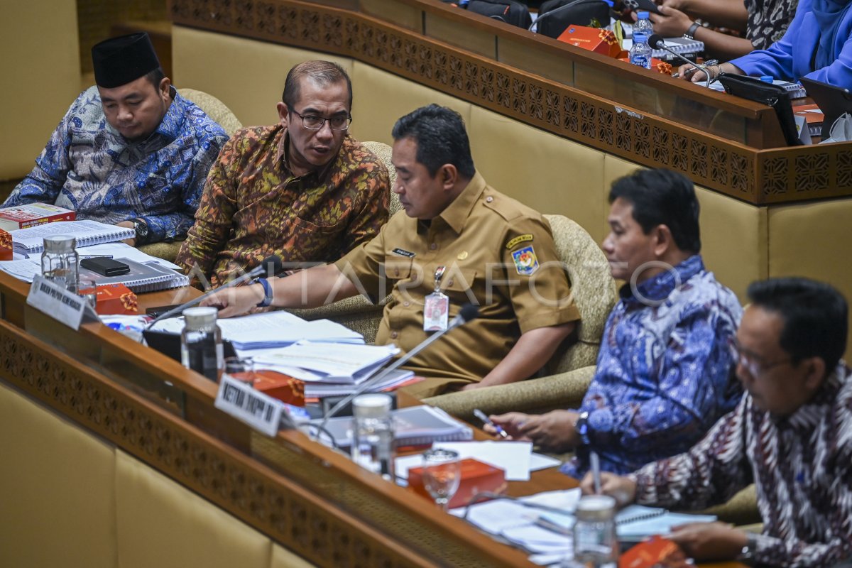 RDP PENYELENGGARA PEMILIHAN UMUM DENGAN KOMISI II DPR | ANTARA Foto