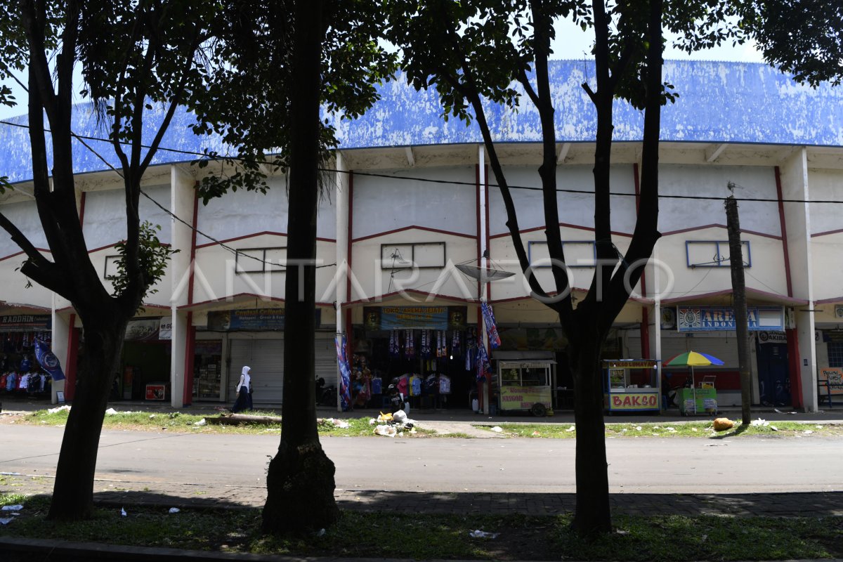 KIOS DI STADION KANJURUHAN MULAI BEROPERASI LAGI | ANTARA Foto