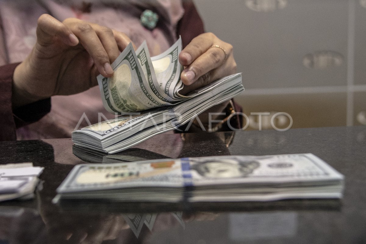 NILAI TUKAR RUPIAH TERHADAP DOLAR AS | ANTARA Foto