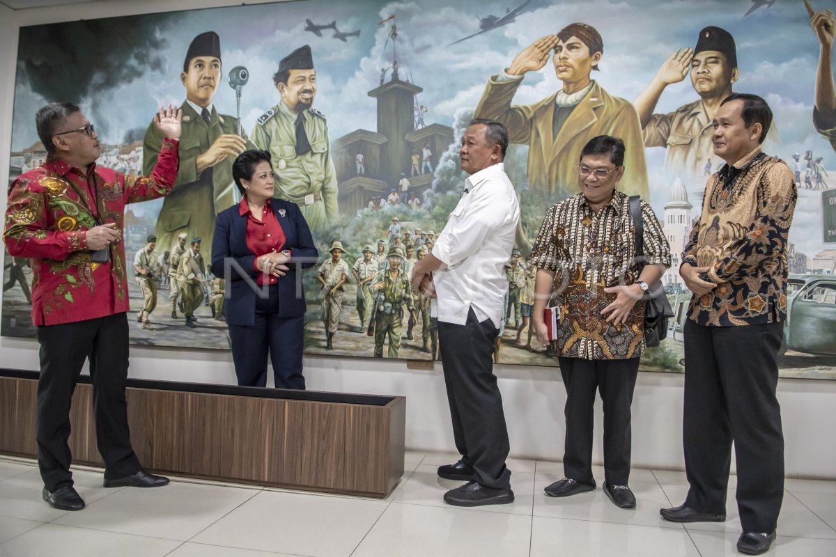 DISKUSI PDIP DALAM RANGKA HUT KE-77 TNI