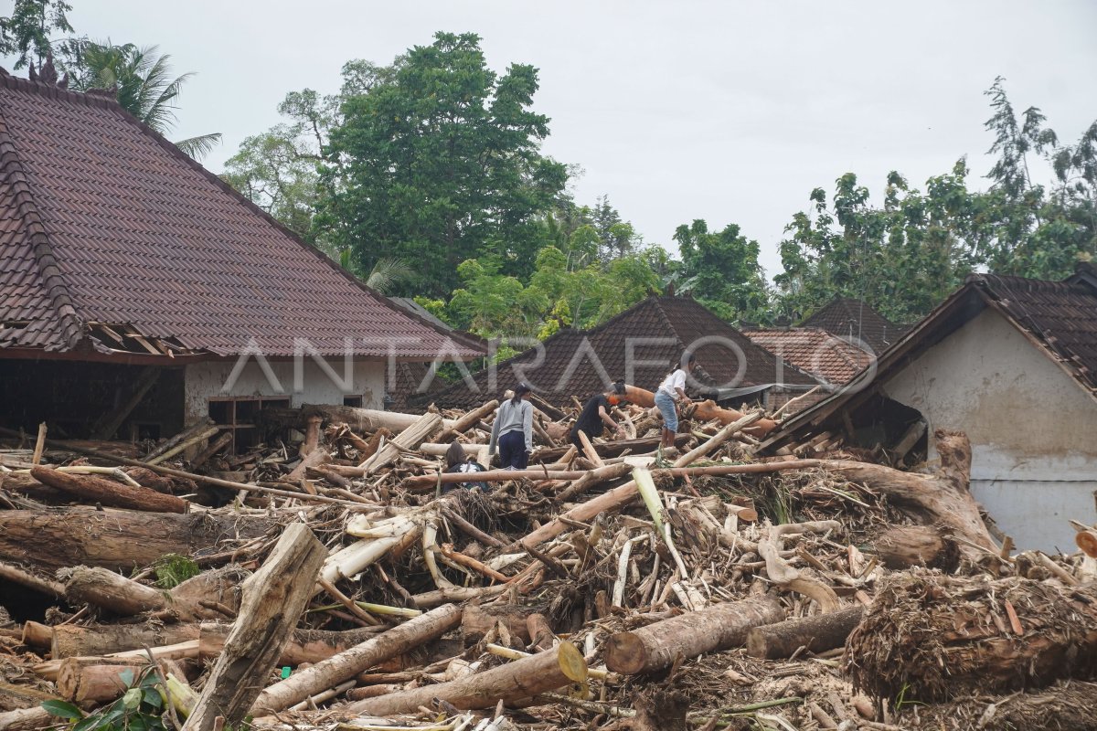 Dampak Banjir Bandang Di Jembrana Bali Antara Foto