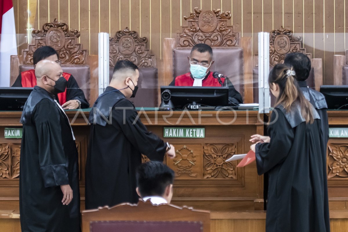 SIDANG PERDANA BHARADA E | ANTARA Foto