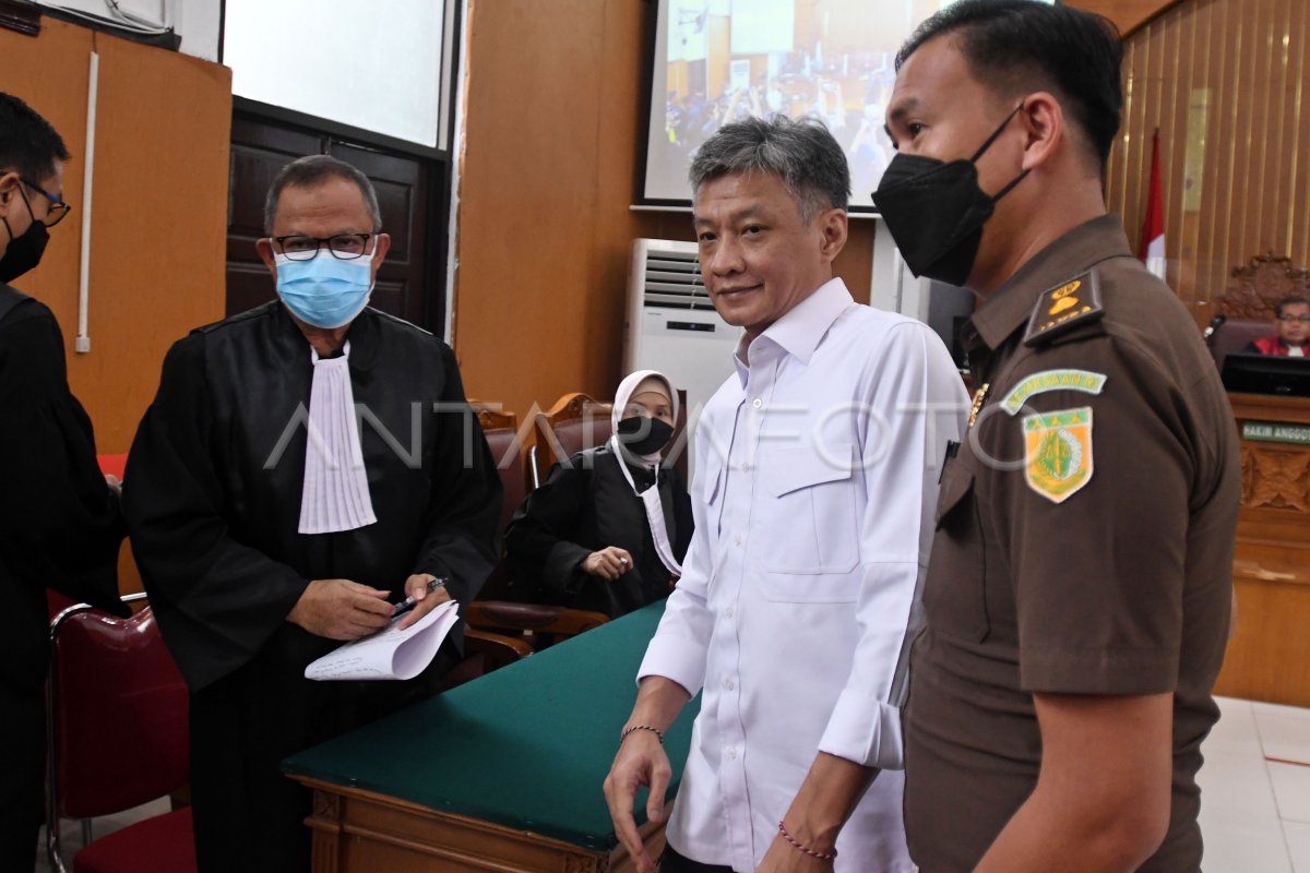 SIDANG PERDANA HENDRA KURNIAWAN | ANTARA Foto