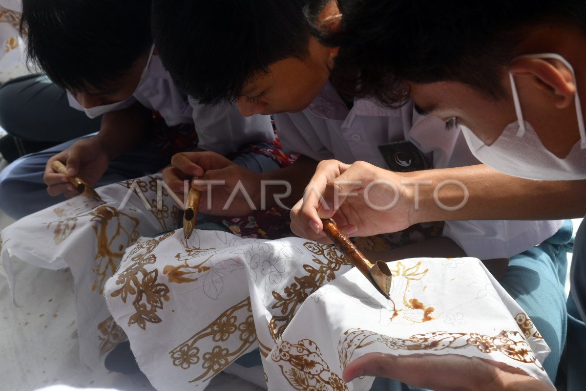 Belajar Membatik Di Kampung Batik Cibuluh Bogor Antara Foto 2897