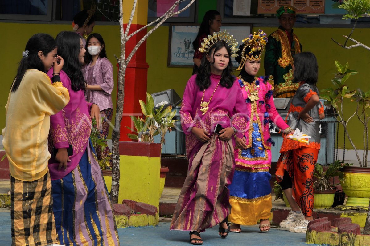 Pakaian Adat Nusantara Di Hari Sumpah Pemuda Antara Foto