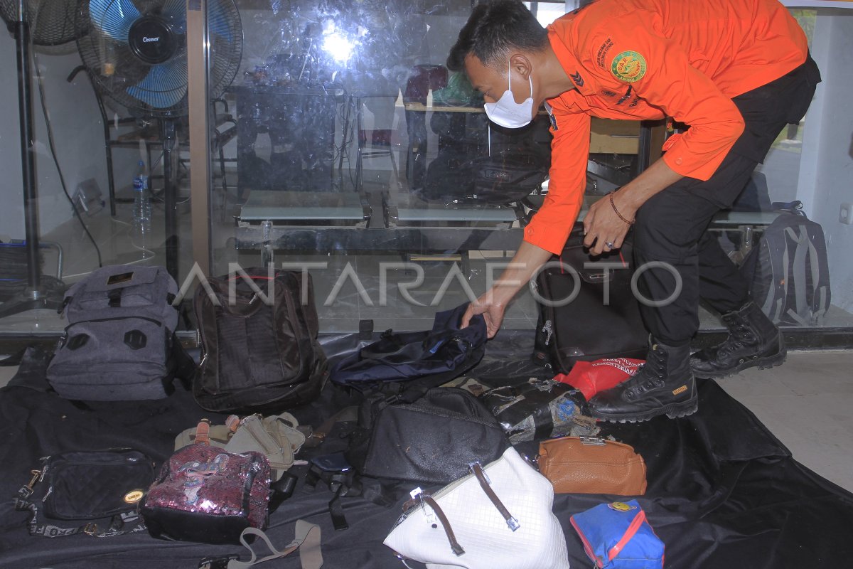 PERKEMBANGAN KORBAN MENINGGAL AKIBAT KAPAL TERBAKAR DI NTT | ANTARA Foto