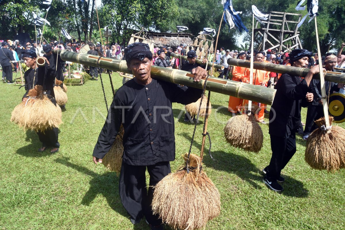 TRADISI SEREN TAUN DI KAMPUNG BUDAYA SINDANG BARANG BOGOR | ANTARA Foto