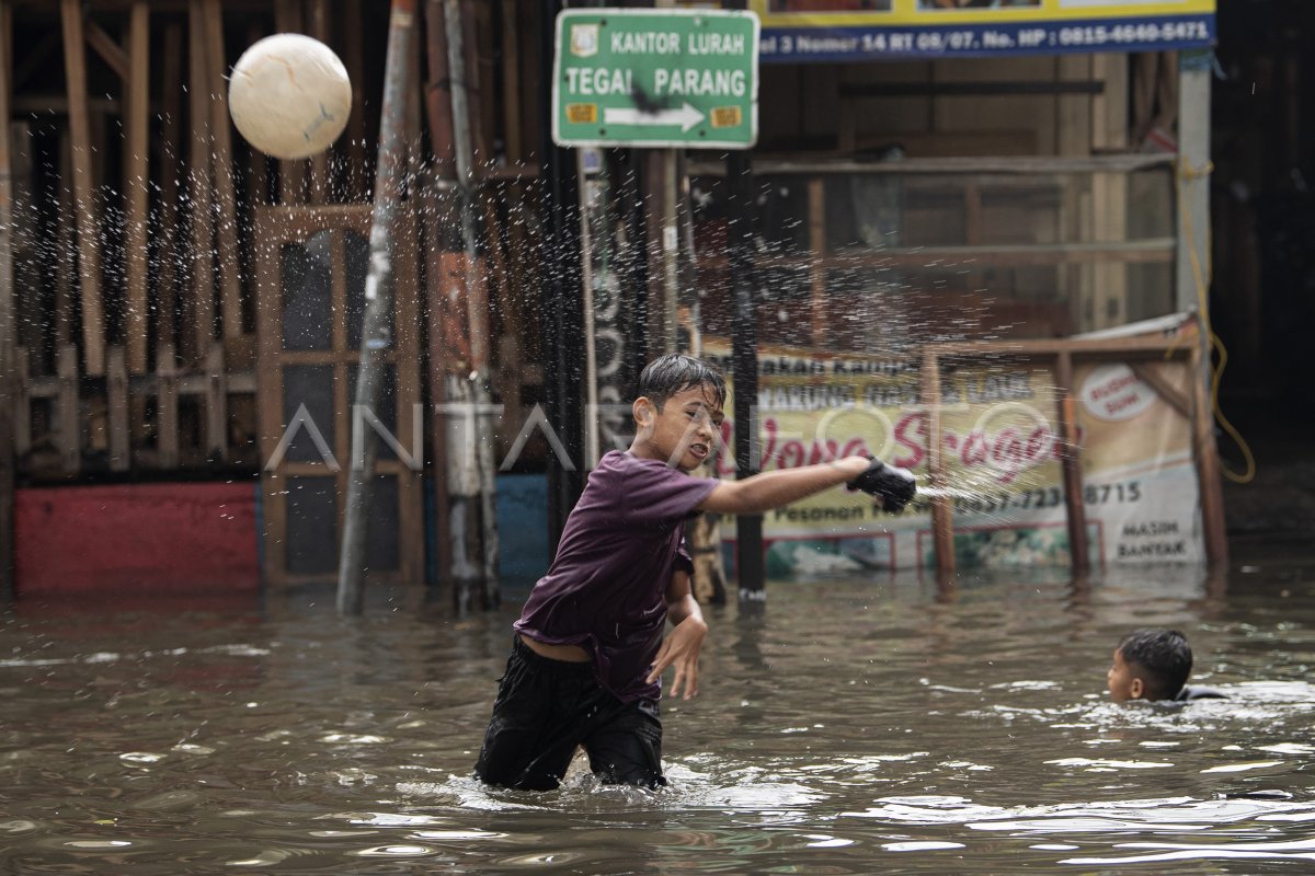 Banjir Di Jakarta Antara Foto