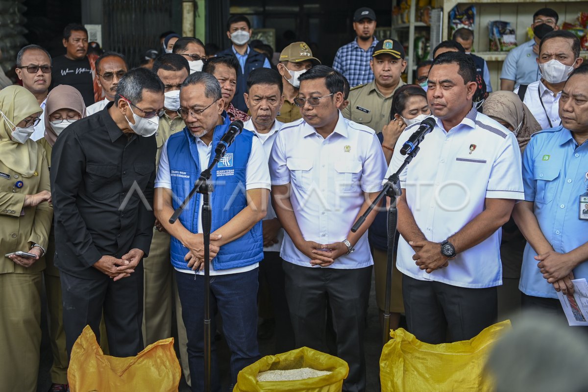 MENDAG TINJAU KETERSEDIAAN BERAS DI JAKARTA | ANTARA Foto