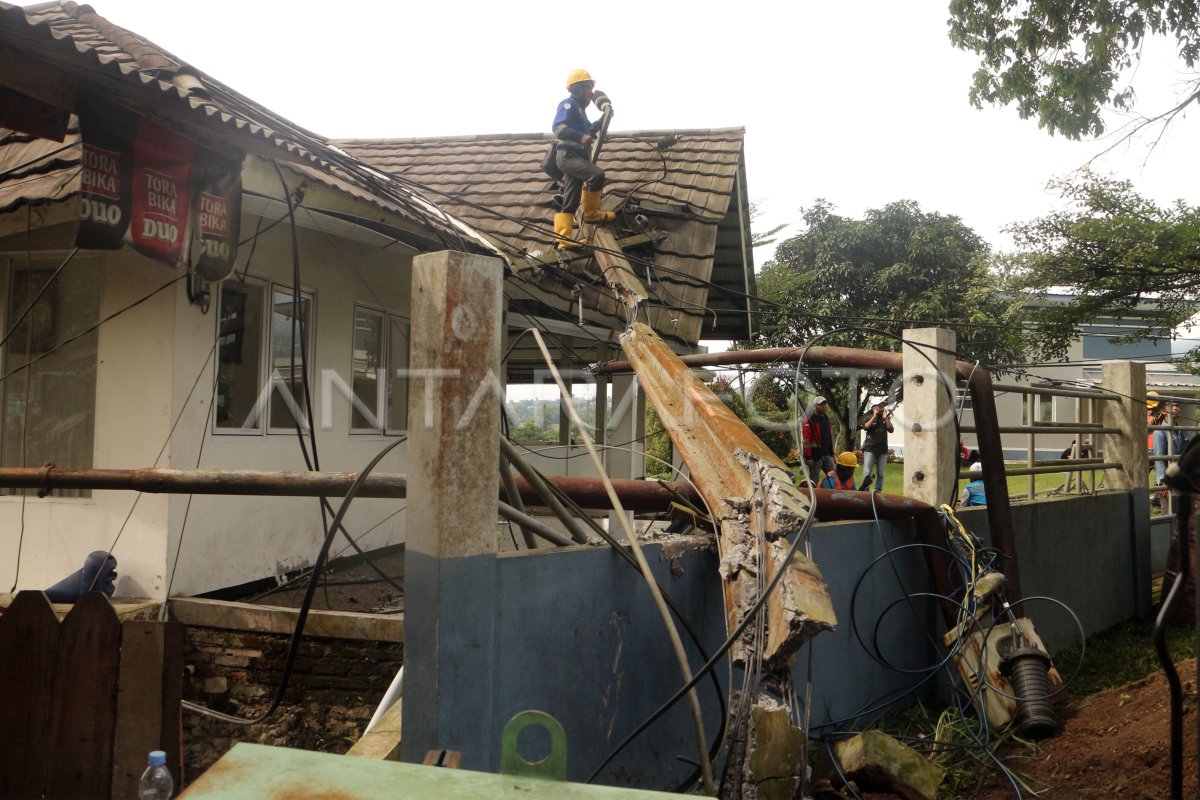 Pemulihan Jaringan Listrik Di Lokasi Gempa Cianjur Antara Foto