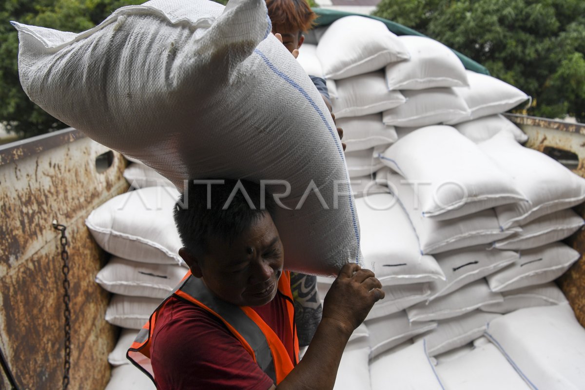 Bulog Jamin Stok Beras Mencukupi Hingga Akhir Antara Foto