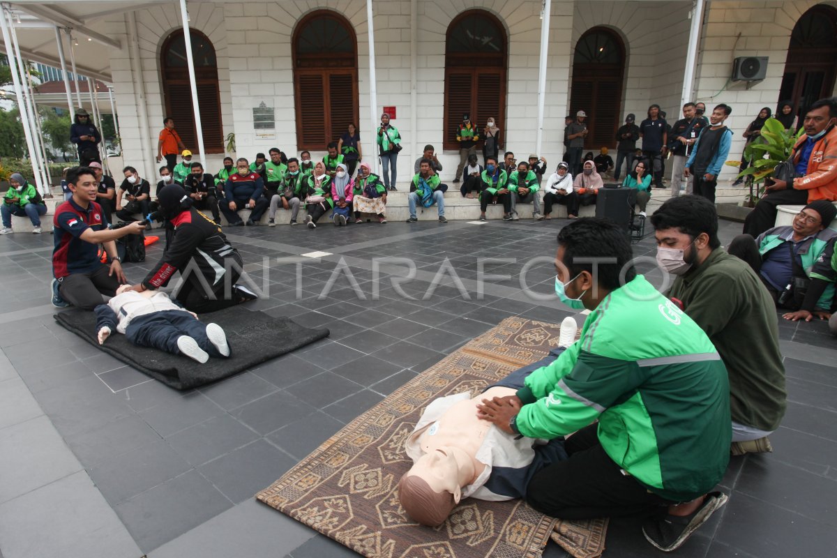 PELATIHAN PERTOLONGAN PERTAMA GAWAT DARURAT | ANTARA Foto