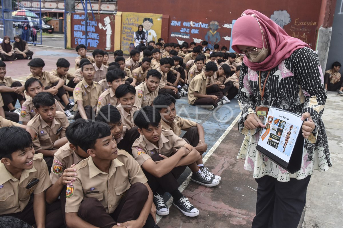 Sosialisasi Bahaya Rokok Di Sekolah Antara Foto Sosialisasi Bahaya Rokok Di Sekolah Antara Foto