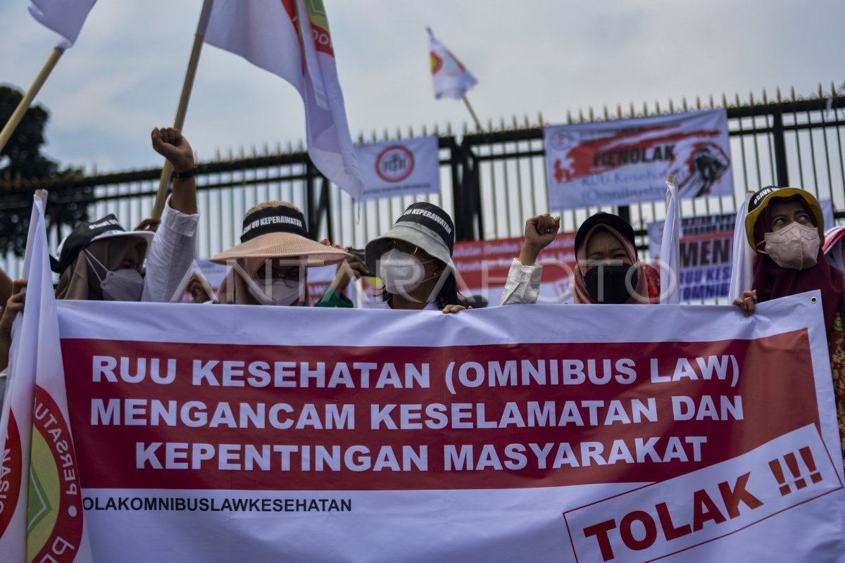 Unjuk Rasa Tolak Ruu Kesehatan Omnibus Law Antara Foto