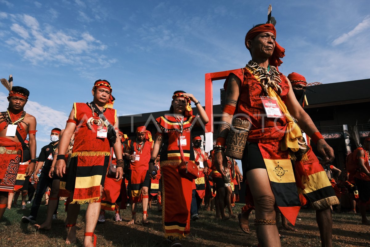 PASUKAN MERAH TARIU BORNEO BANGKULE RAJAKNG