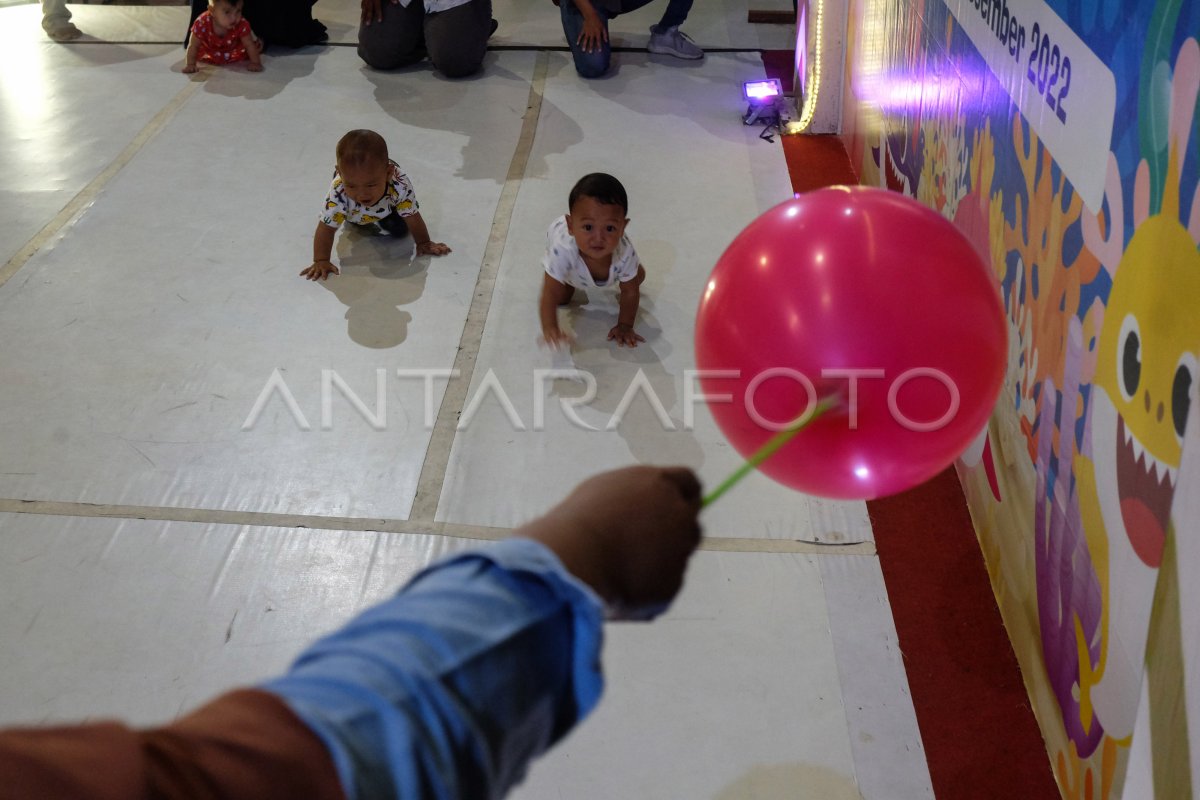 LOMBA BAYI MERANGKAK | ANTARA Foto