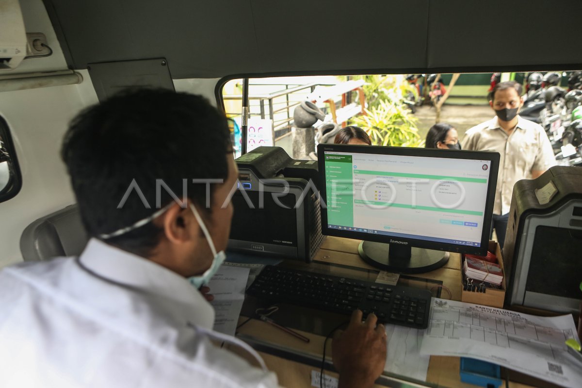 Layanan Mobil Keliling Pembuatan Ktp Elektronik Di Yogyakarta Antara Foto