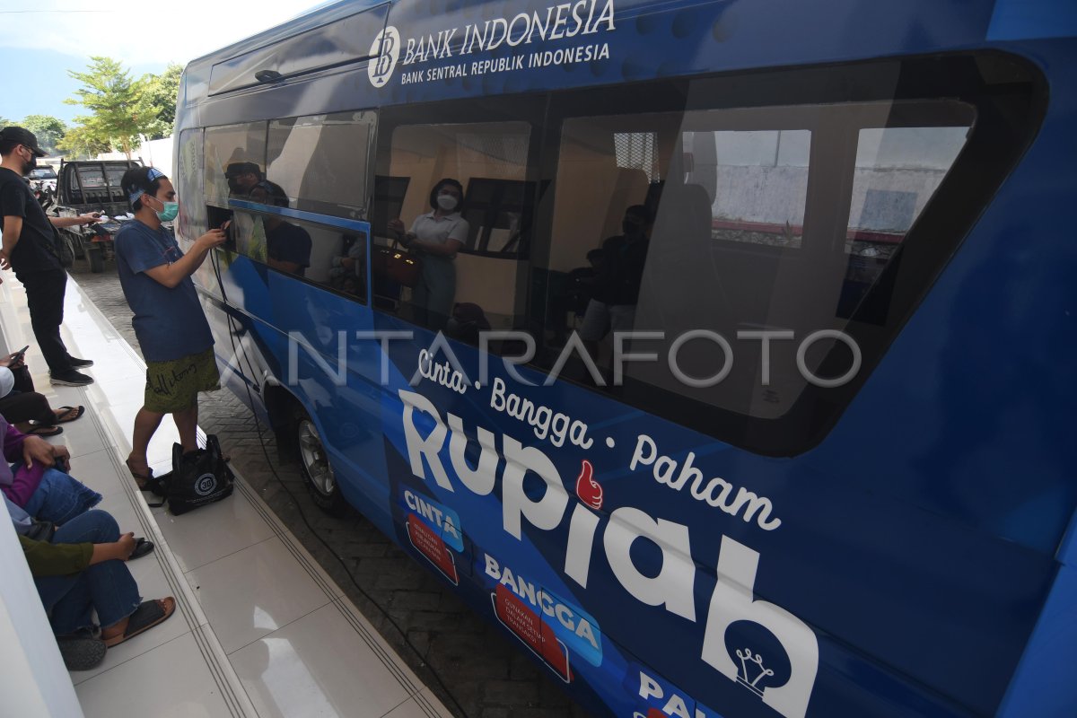 LAYANAN PENUKARAN UANG BARU BANK INDONESIA | ANTARA Foto