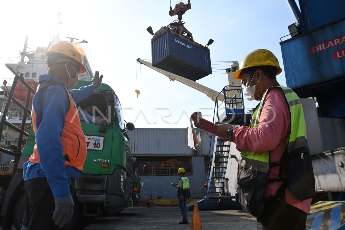 NERACA PERDAGANGAN INDONESIA SURPLUS | ANTARA Foto