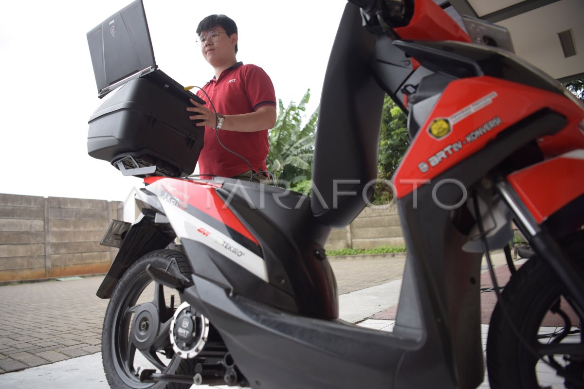 PROGRAM KONVERSI MOTOR BBM KE LISTRIK | ANTARA Foto