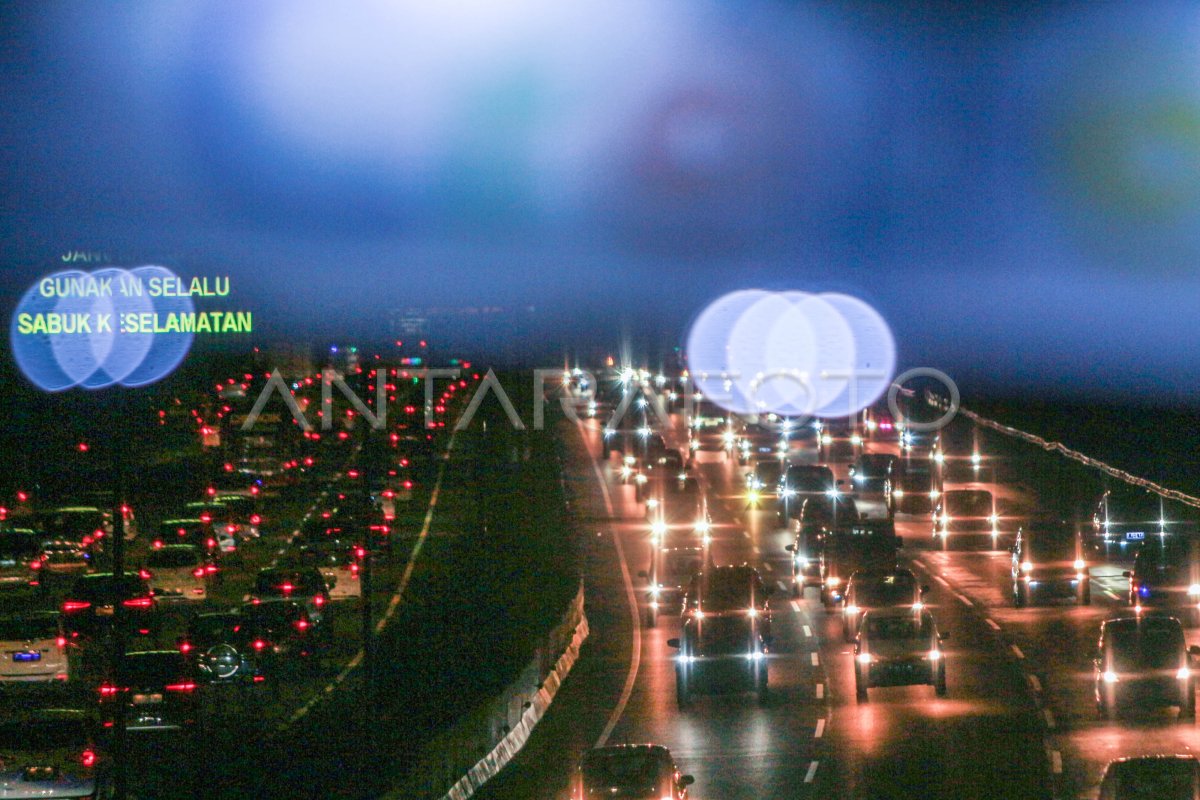 Kepadatan Tol Jagorawi Jelang Libur Natal Antara Foto 1269