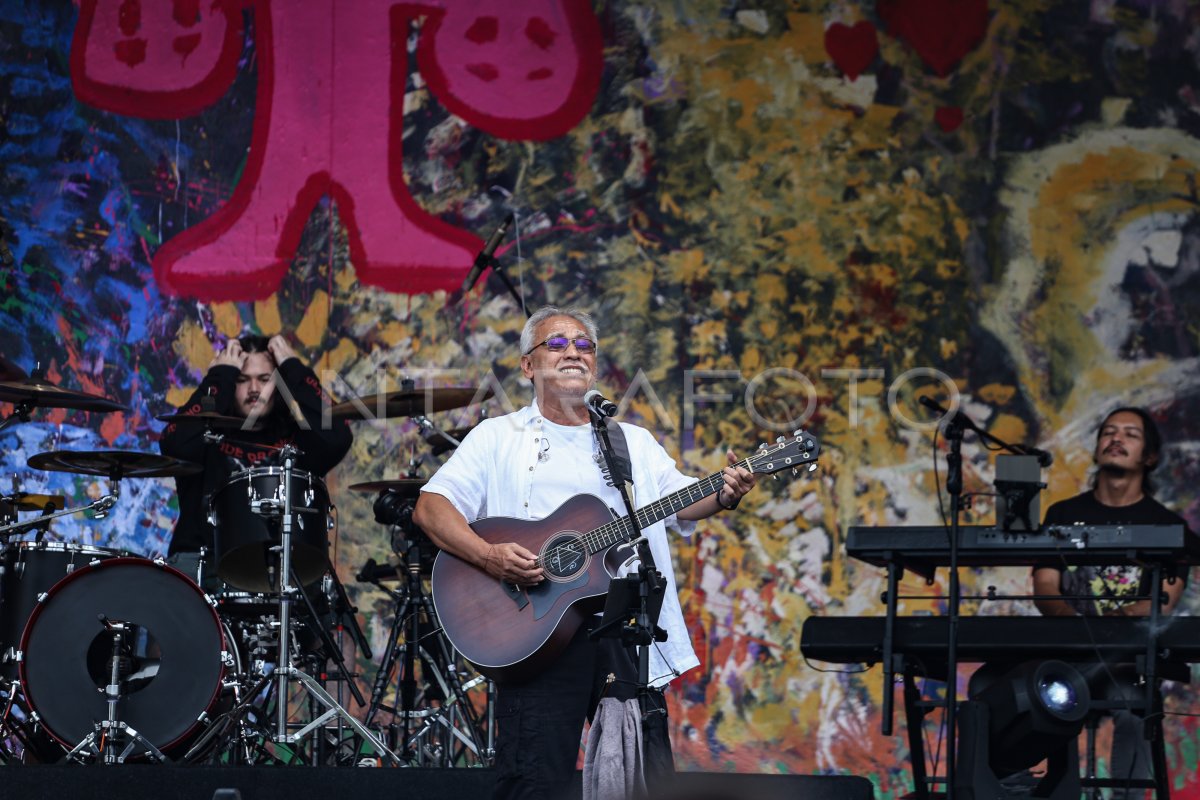 KONSER BERTALU RINDU IWAN FALS