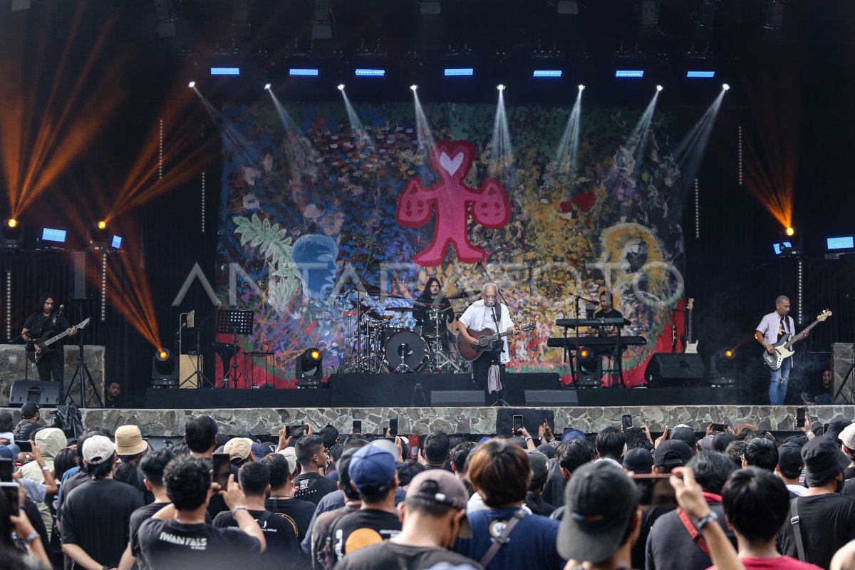 KONSER BERTALU RINDU IWAN FALS