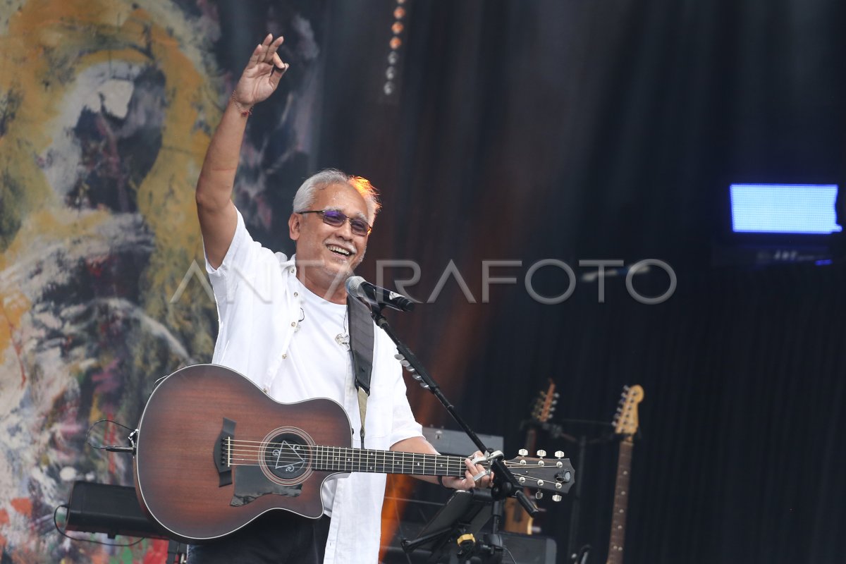 KONSER BERTALU RINDU IWAN FALS