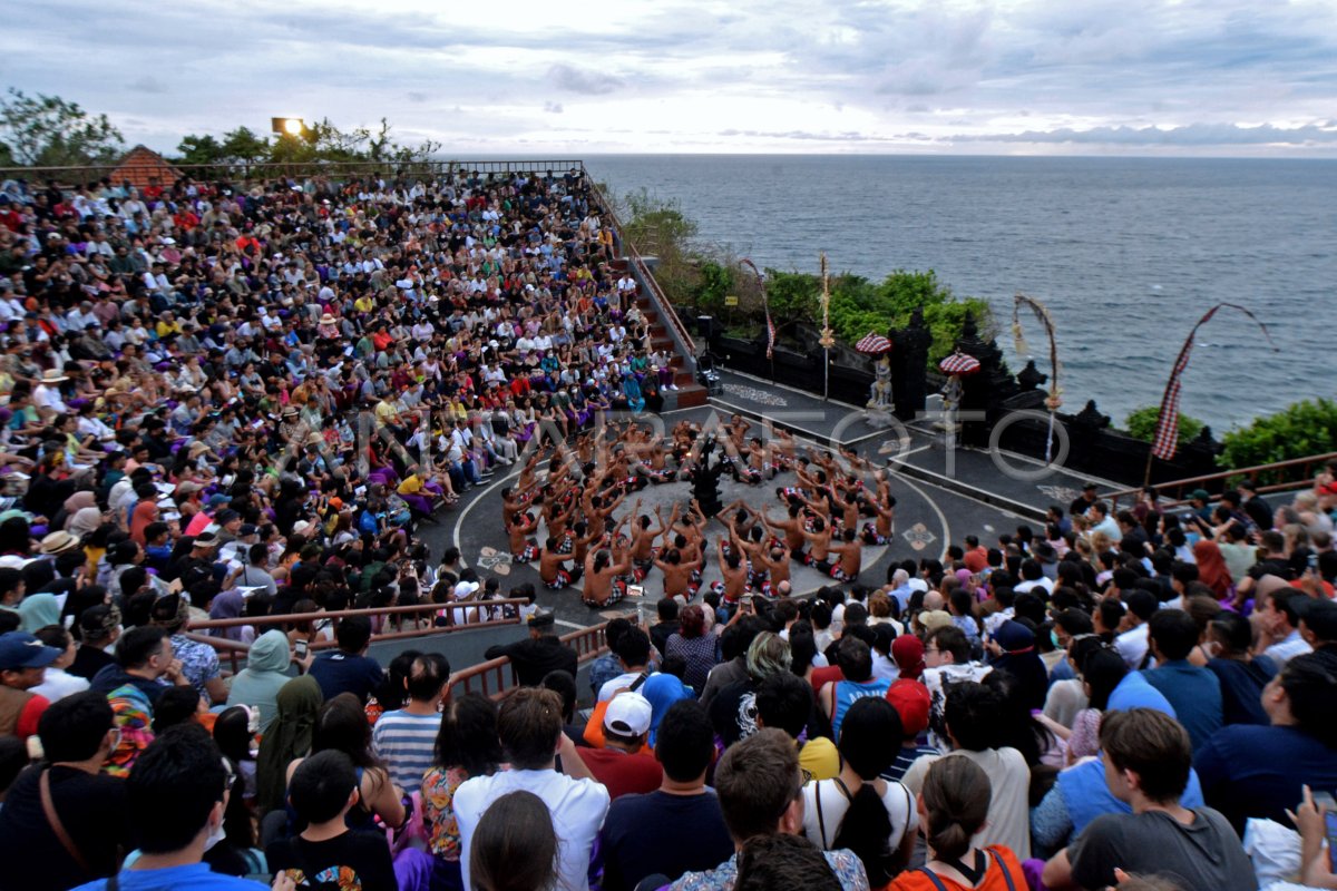 WISATA TARI KECAK ULUWATU | ANTARA Foto