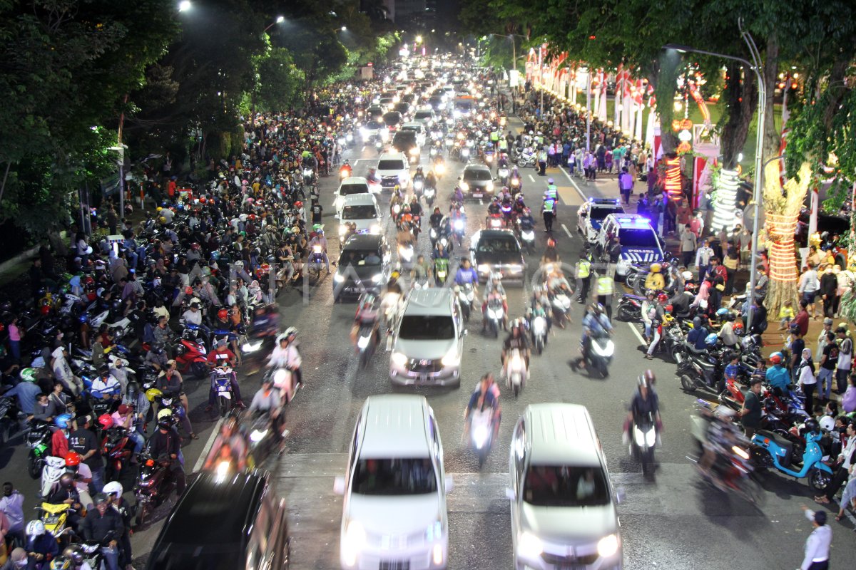 PERAYAAN MALAM TAHUN BARU DI SURABAYA | ANTARA Foto