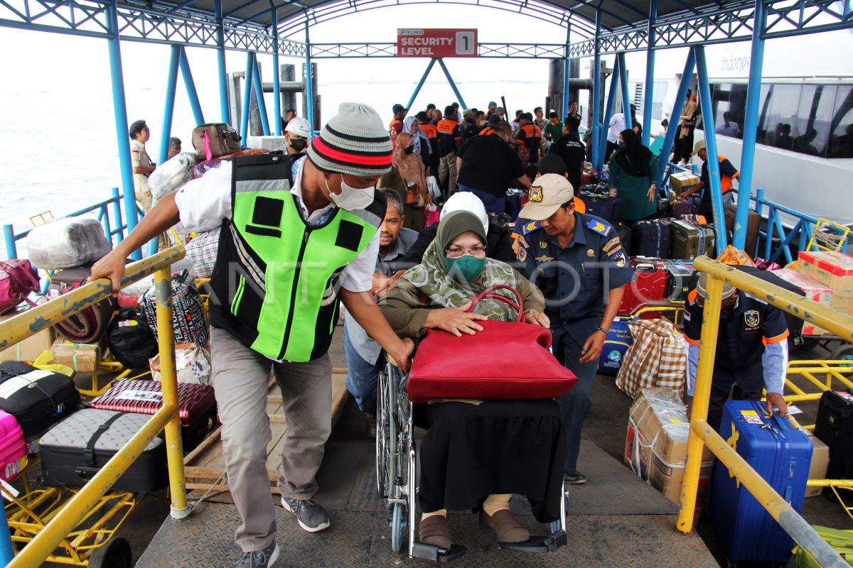 ARUS BALIK PENUMPANG LUAR NEGERI DI PELABUHAN DUMAI | ANTARA Foto